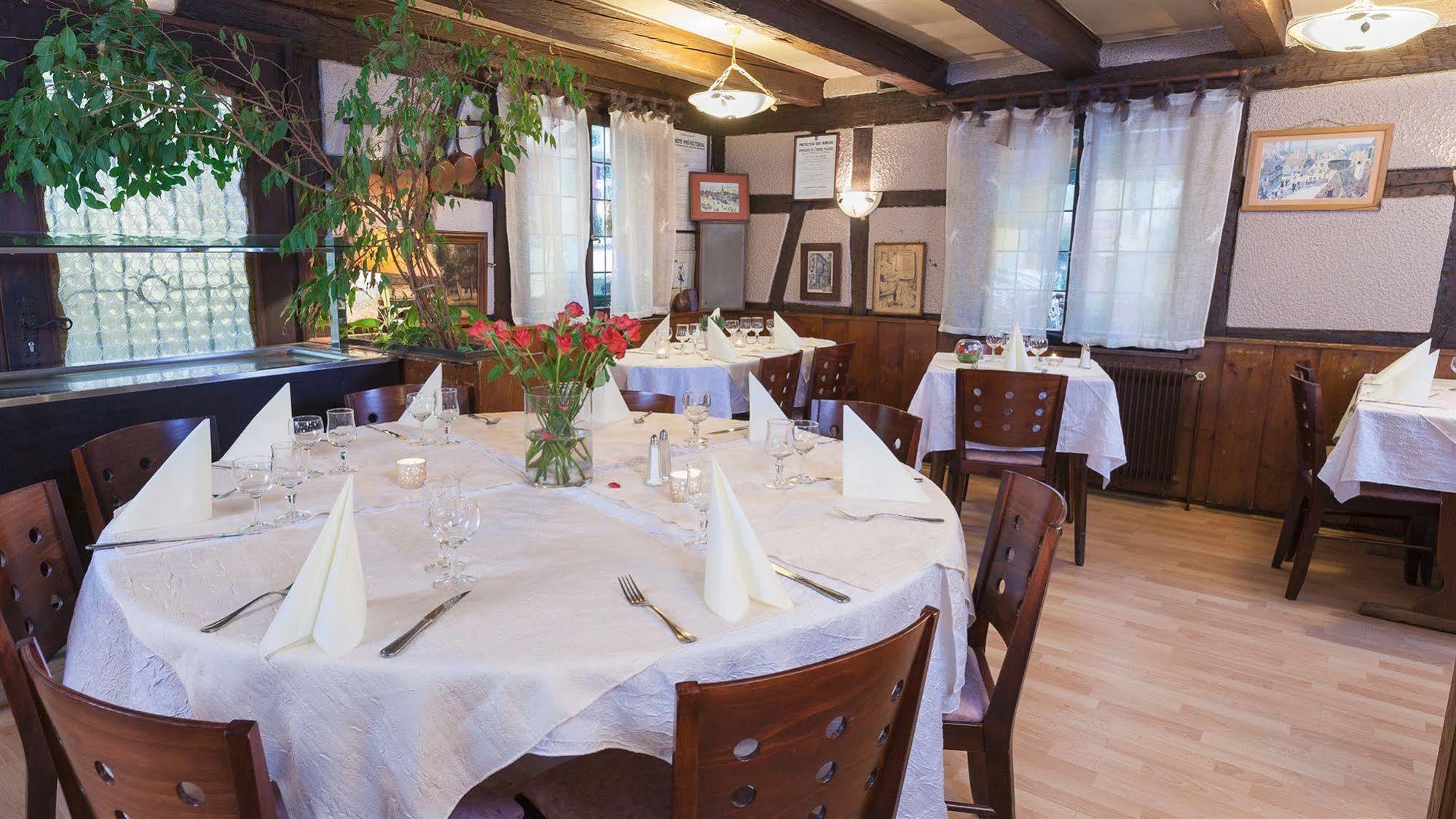 Hotel Restaurant Au Cygne Eschau Bagian luar foto